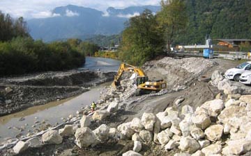 Travaux en cours d'eau (RN90 à Tours en Savoie)